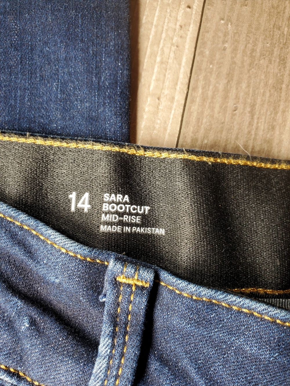 NWT Liz Claiborne Mid-Rise Sara Bootcut Dark Wash Jeans Women's Size 14 - Picture 3 of 16